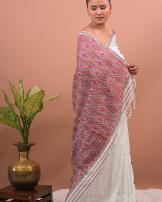 COTTON WHITE HANDWOVEN SAREE PINK AND GOLDEN BORDER COTTON WHITE HANDWOVEN SAREE PINK AND GOLDEN BORDER