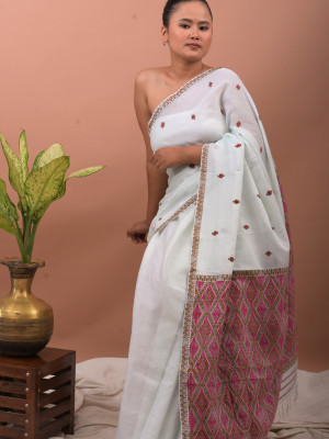 COTTON WHITE HANDWOVEN SAREE PINK AND GOLDEN BORDER COTTON WHITE HANDWOVEN SAREE PINK AND GOLDEN BORDER