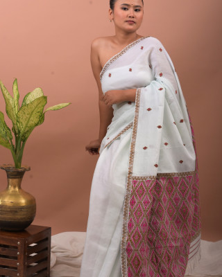 COTTON WHITE HANDWOVEN SAREE PINK AND GOLDEN BORDER COTTON WHITE HANDWOVEN SAREE PINK AND GOLDEN BORDER